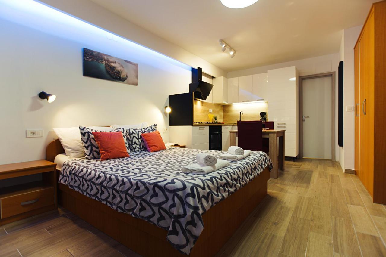 Apartments Kiwi โรวีน ภายนอก รูปภาพ