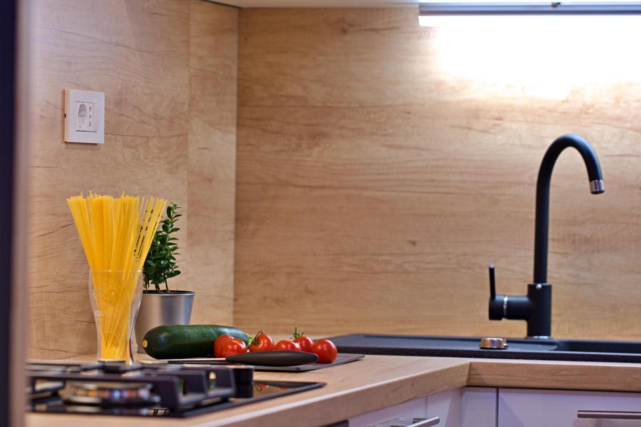 Apartments Kiwi โรวีน ภายนอก รูปภาพ
