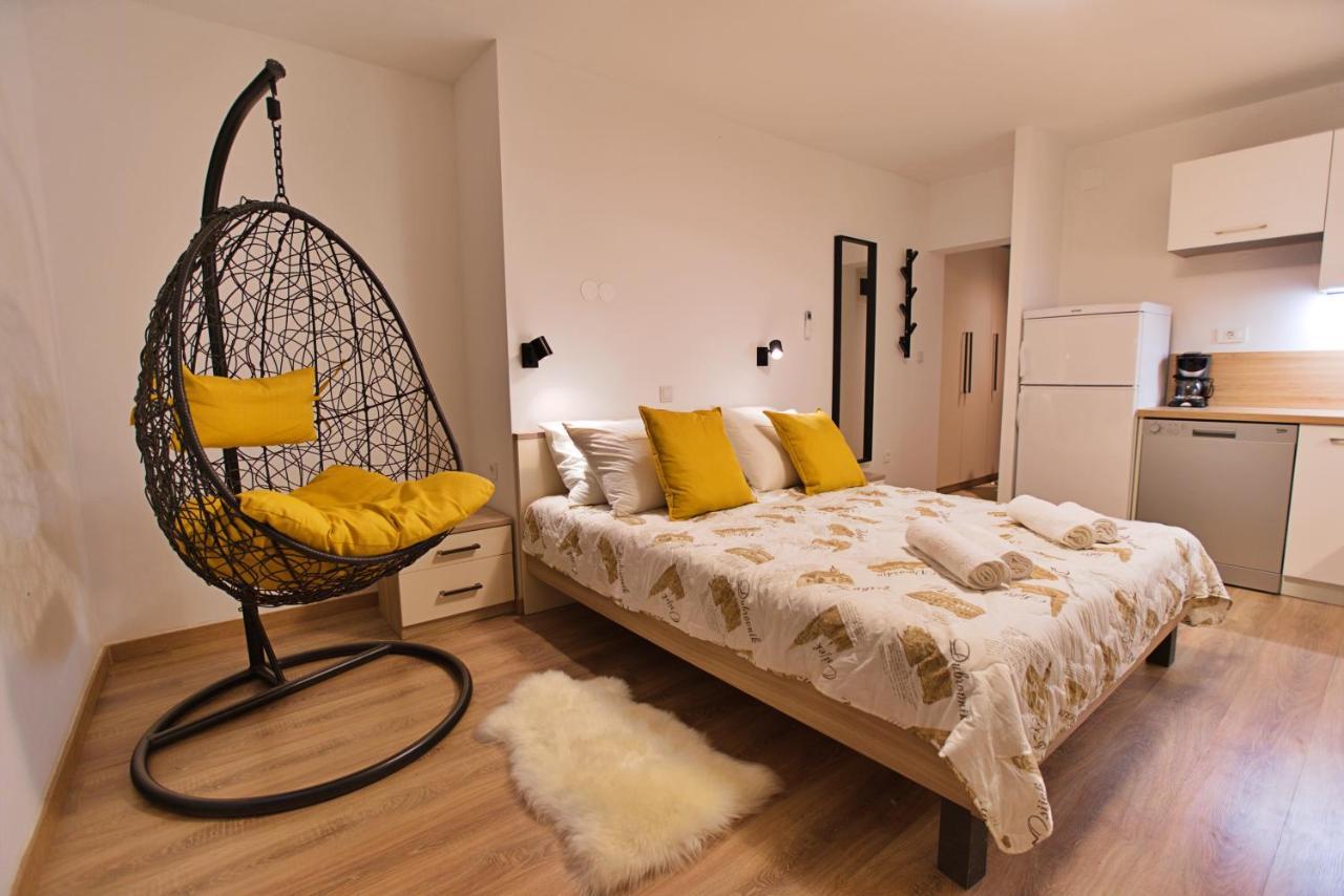 Apartments Kiwi โรวีน ภายนอก รูปภาพ