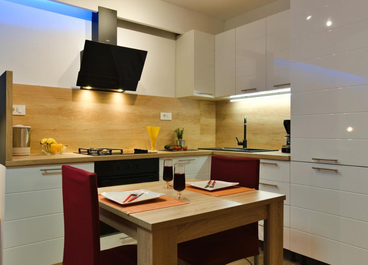 Apartments Kiwi โรวีน ภายนอก รูปภาพ