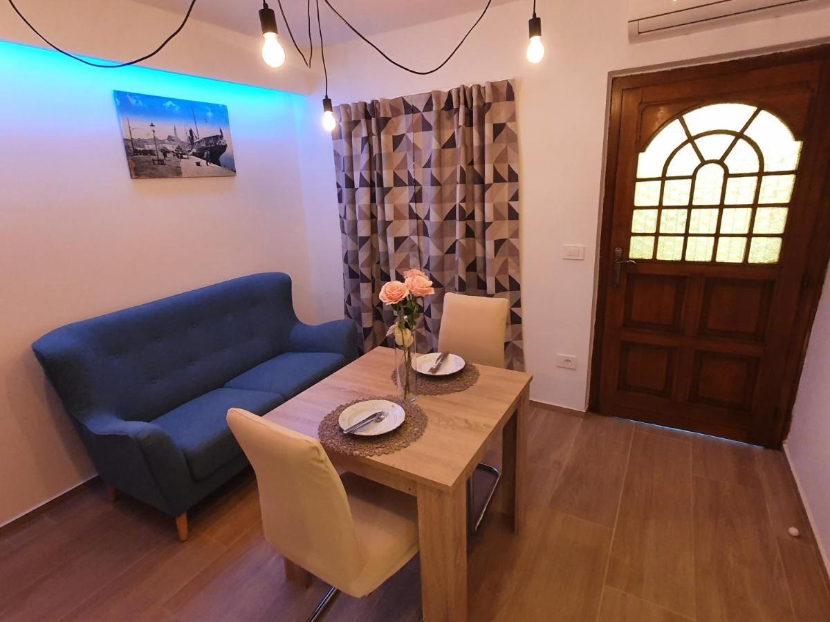 Apartments Kiwi โรวีน ภายนอก รูปภาพ