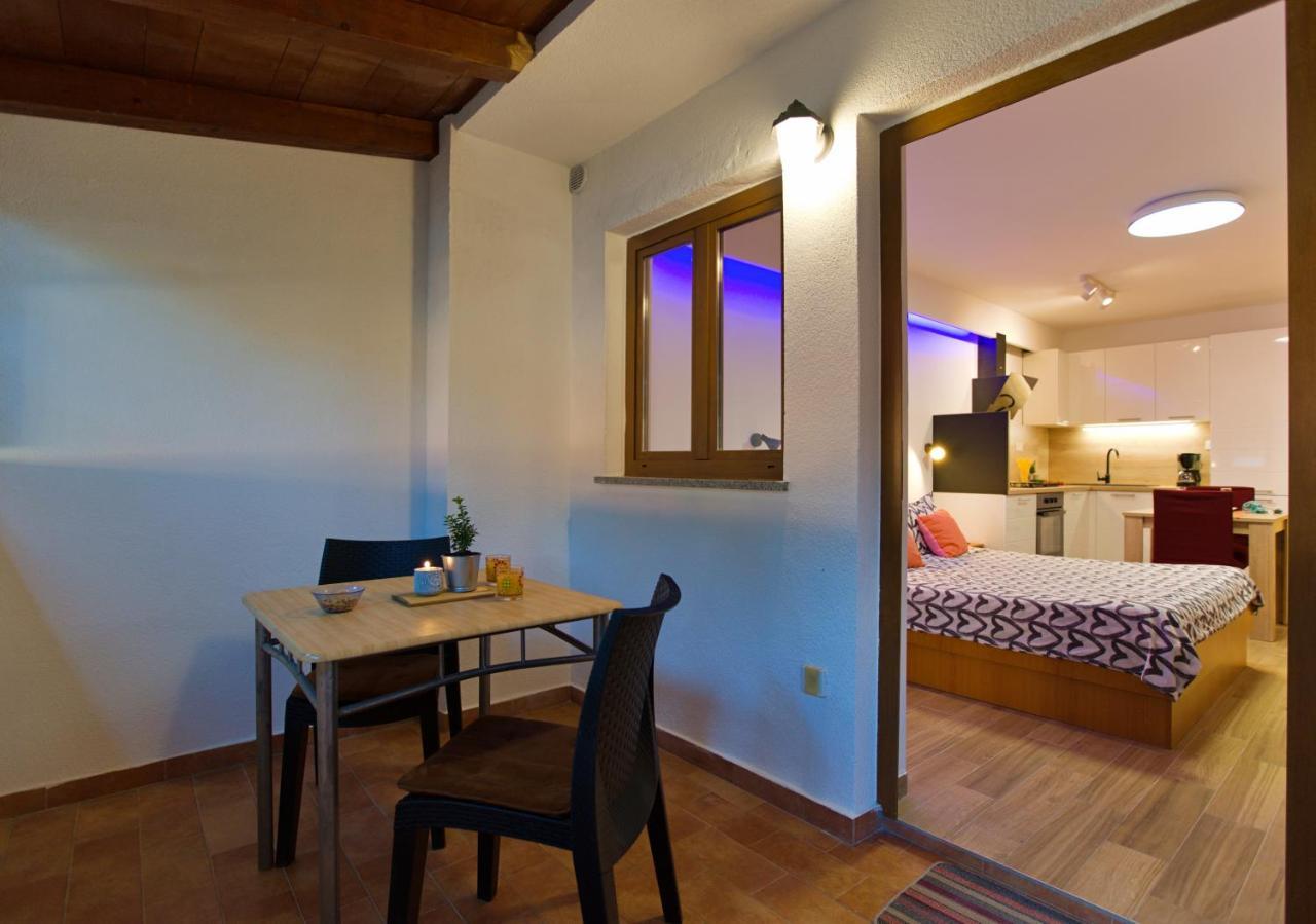 Apartments Kiwi โรวีน ภายนอก รูปภาพ