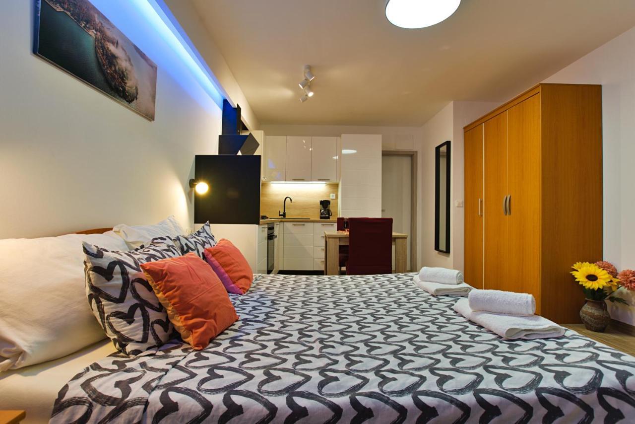 Apartments Kiwi โรวีน ภายนอก รูปภาพ