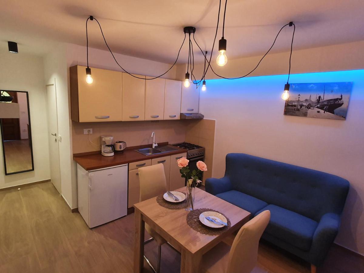 Apartments Kiwi โรวีน ภายนอก รูปภาพ