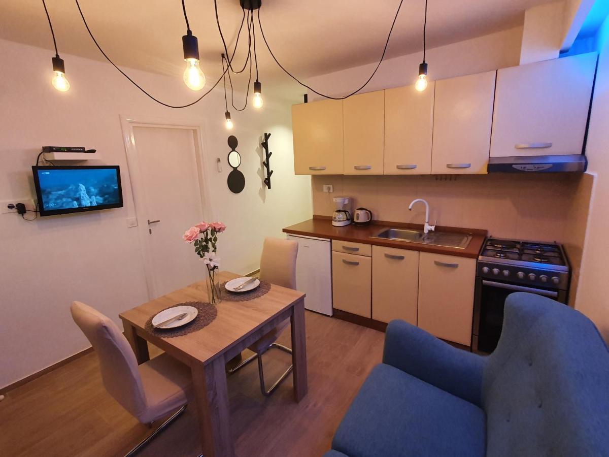 Apartments Kiwi โรวีน ภายนอก รูปภาพ