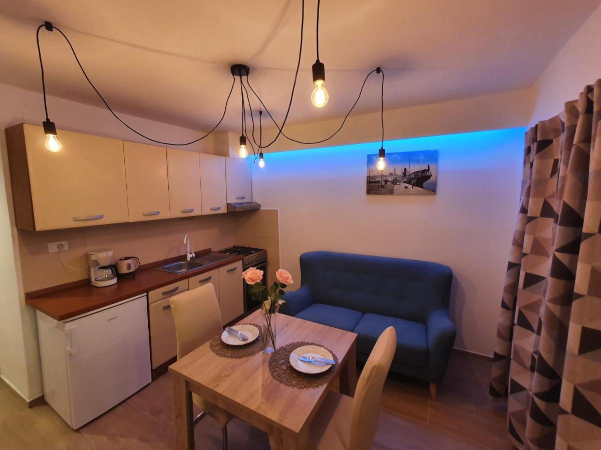 Apartments Kiwi โรวีน ภายนอก รูปภาพ
