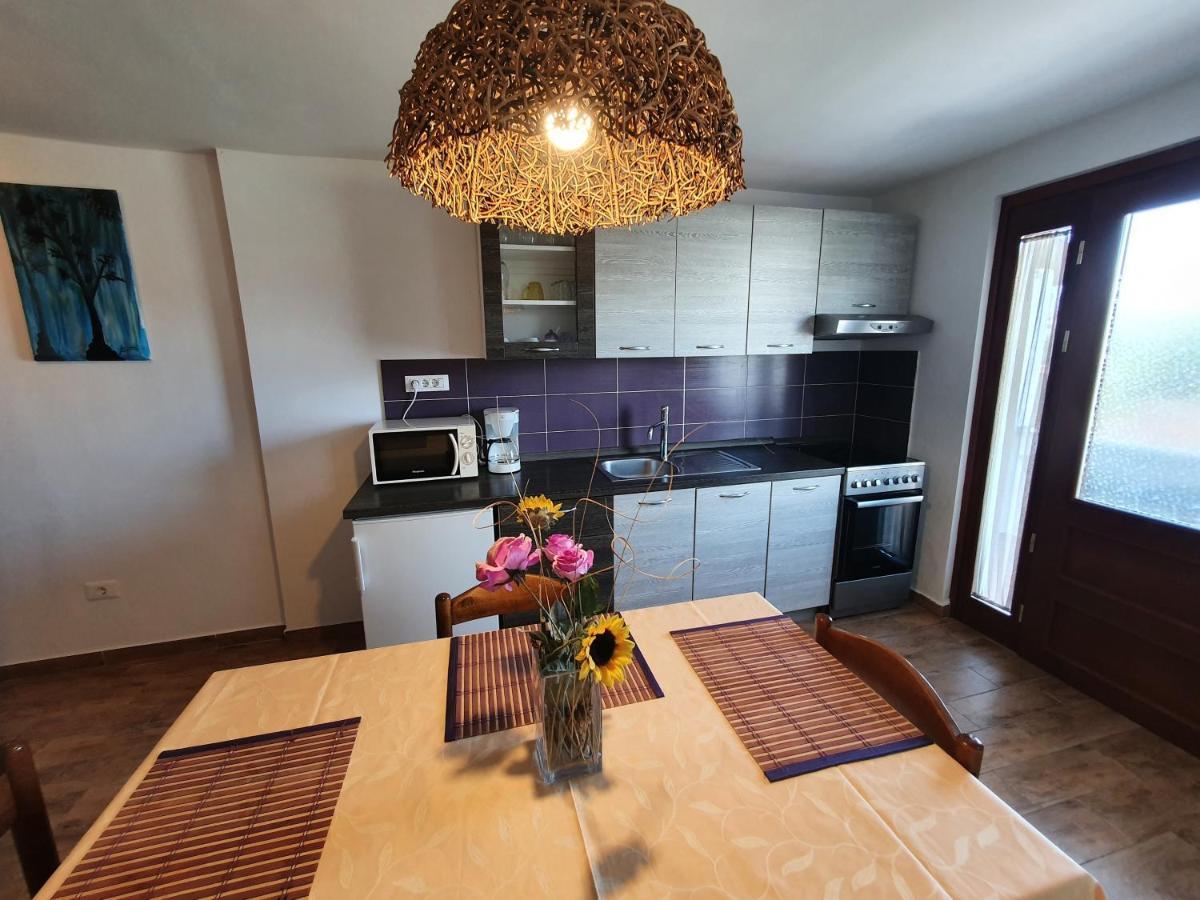Apartments Kiwi โรวีน ภายนอก รูปภาพ