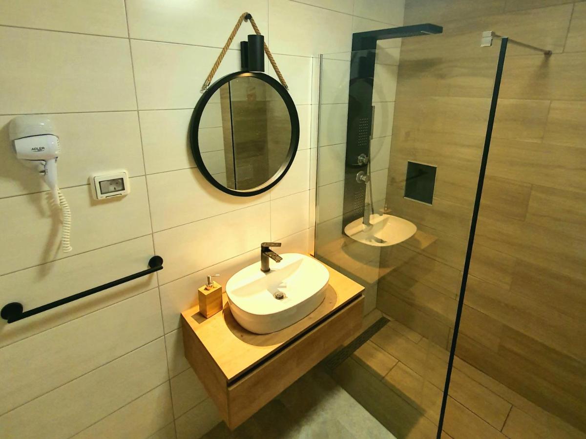 Apartments Kiwi โรวีน ภายนอก รูปภาพ