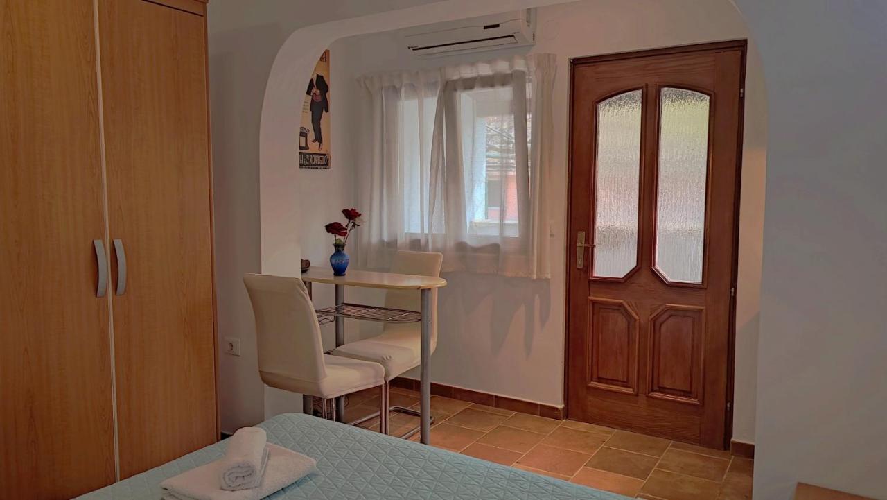Apartments Kiwi โรวีน ภายนอก รูปภาพ